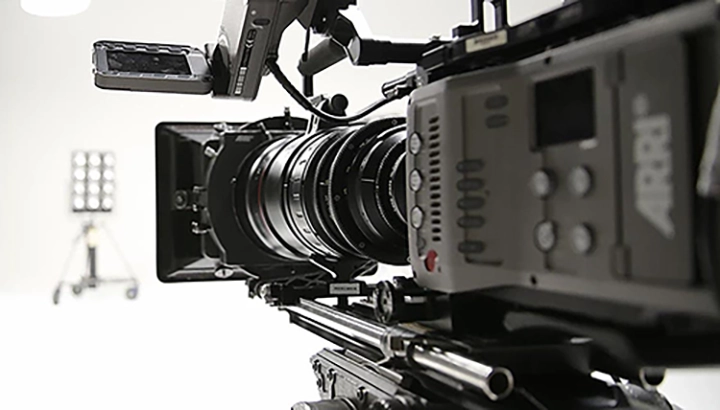 电影制片厂:准备拍摄的相机和生产设备